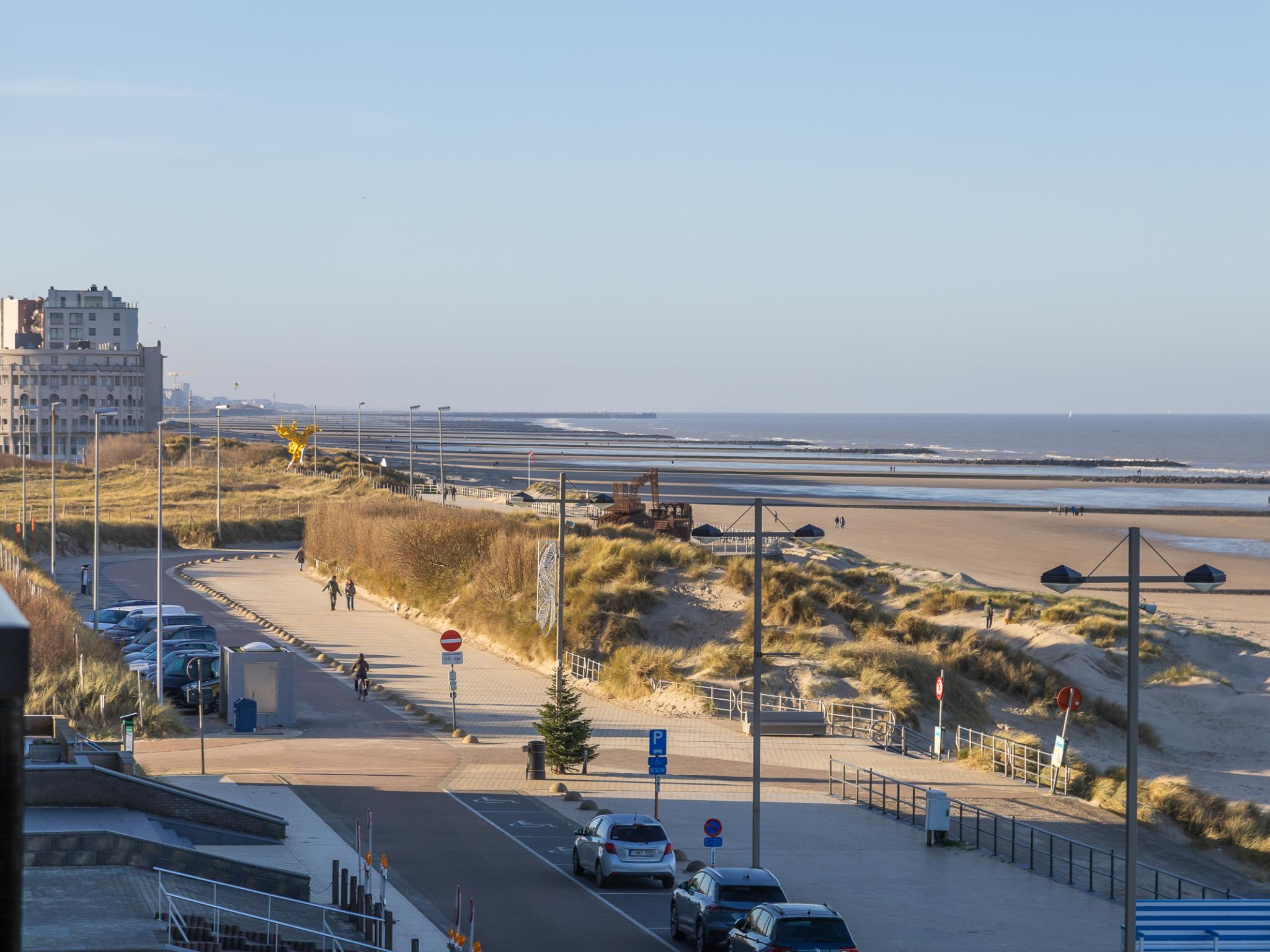 Bedroom with comfortable beds at Dunekant - 0303 + park.2 in Middelkerke