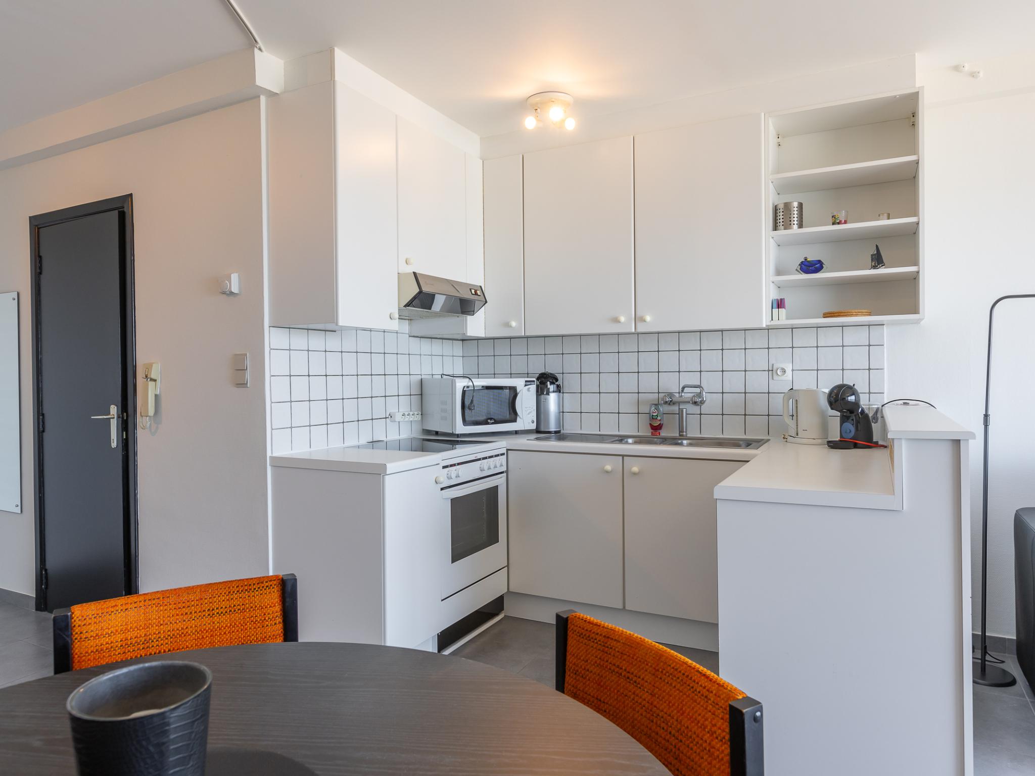 Swimming pool area at Kwintebank - 0603 in Middelkerke