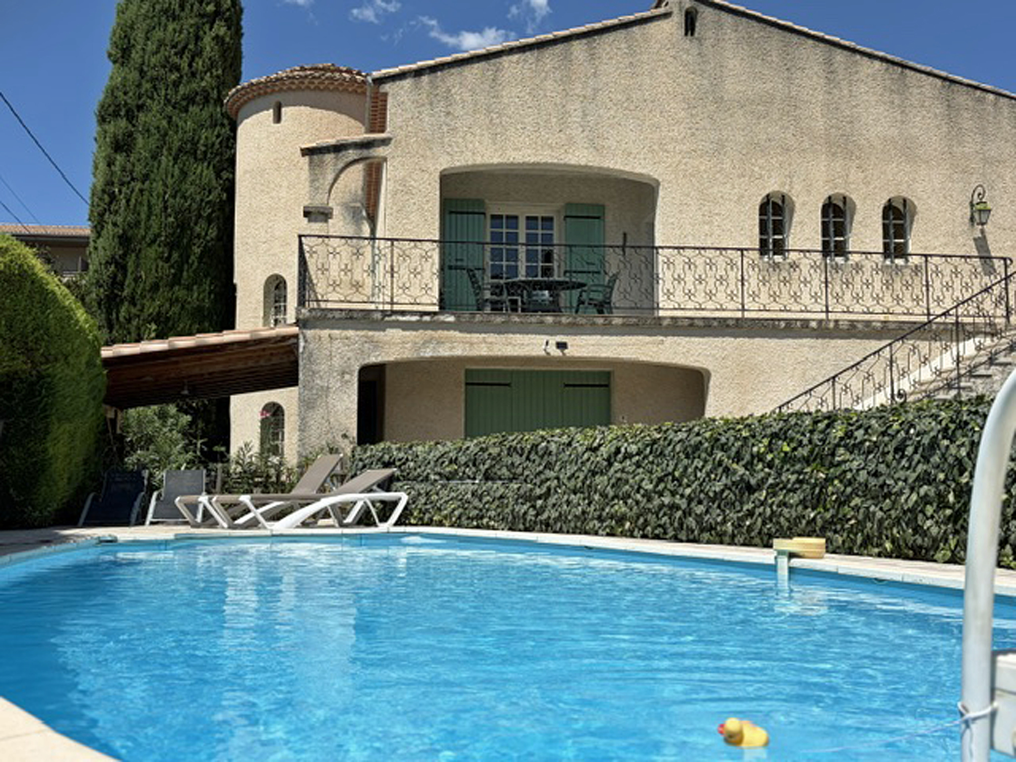 Swimming pool area at Enniroc in Nyons
