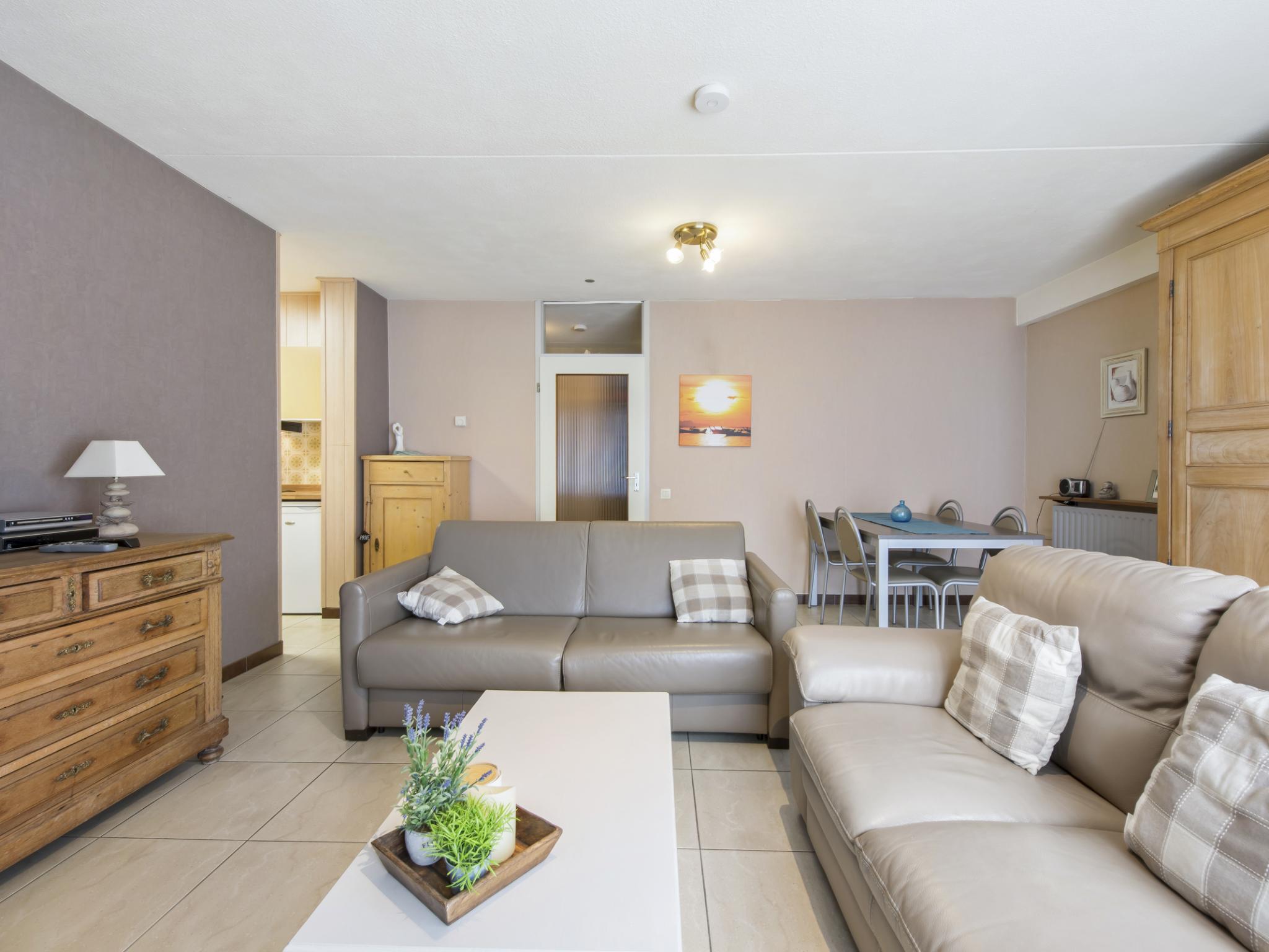 Bedroom with comfortable beds at The Gallery DEF - D2 in Blankenberge