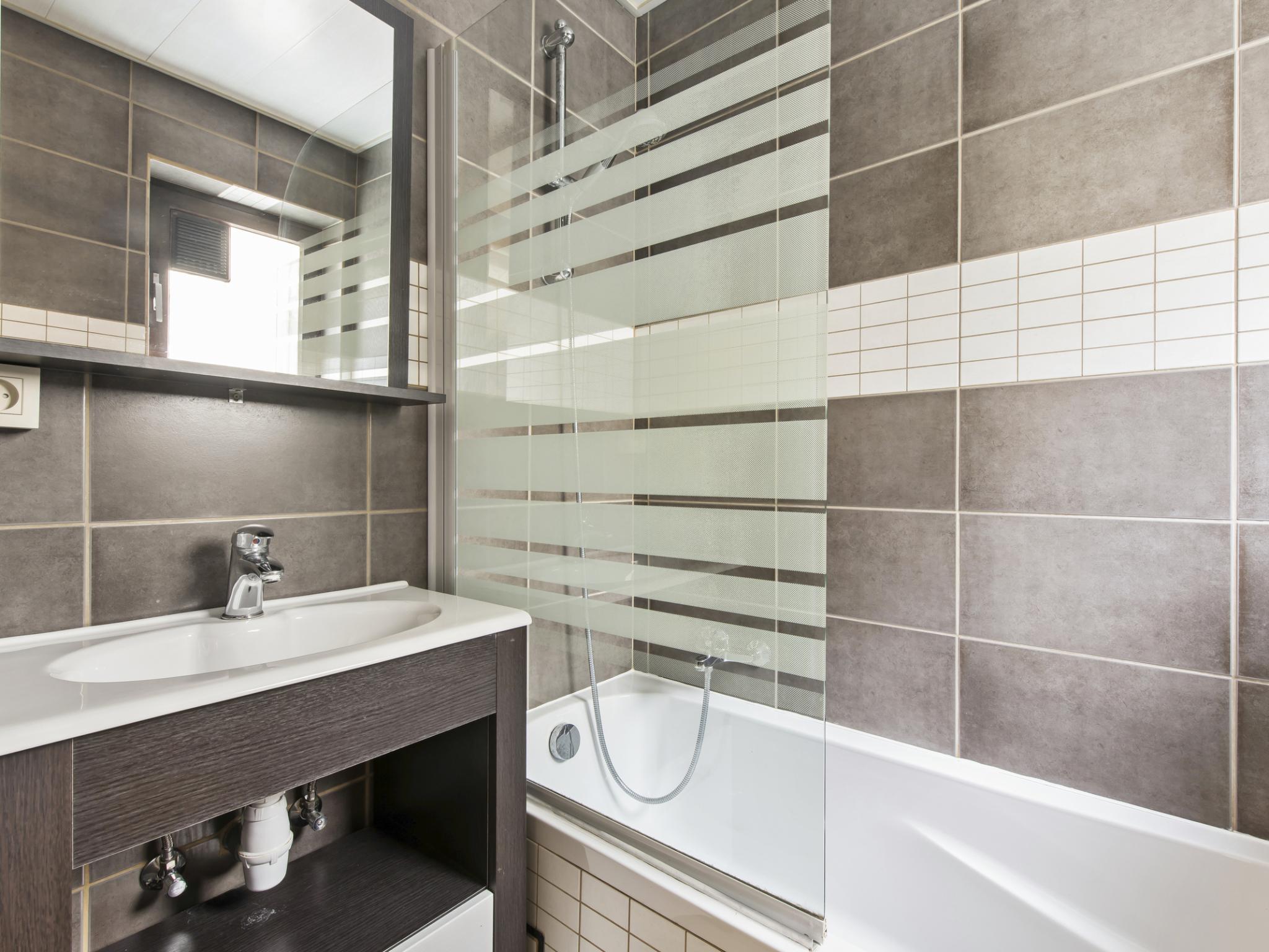 Swimming pool area at The Gallery DEF - D2 in Blankenberge