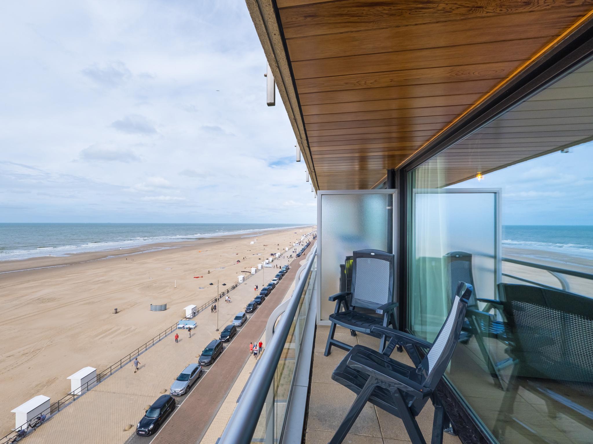 Bedroom with comfortable beds at Darwin II - 0605 + box 41 (Green Garden) in Middelkerke