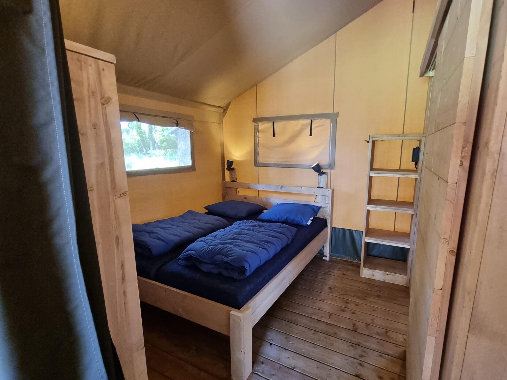 Bedroom with comfortable beds at Safarilodge in Zorgvlied