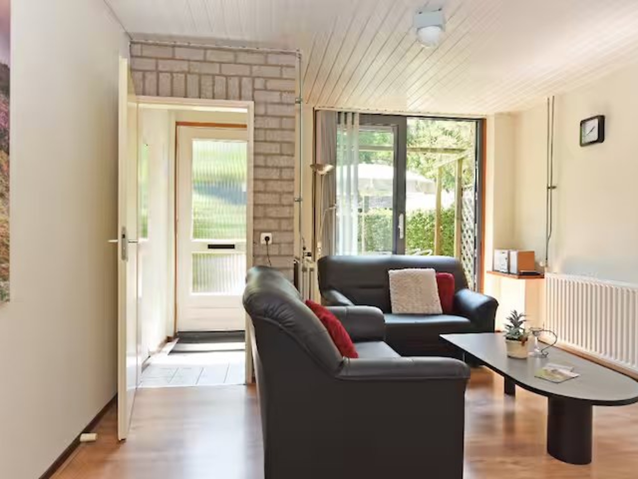 Outdoor terrace and views at Het Bosnest in Heesch