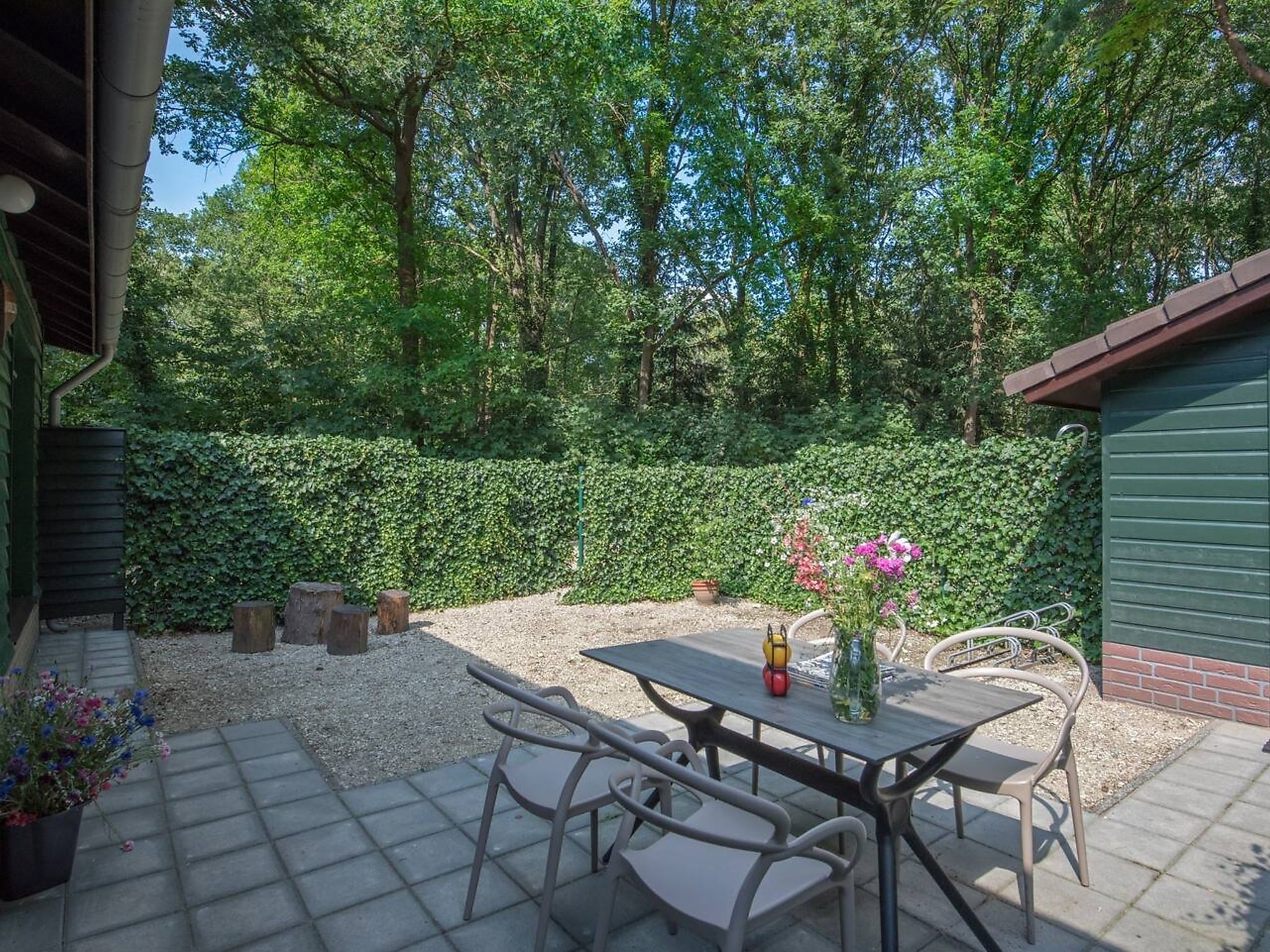 Bedroom with comfortable beds at Het Lindennest in Heesch