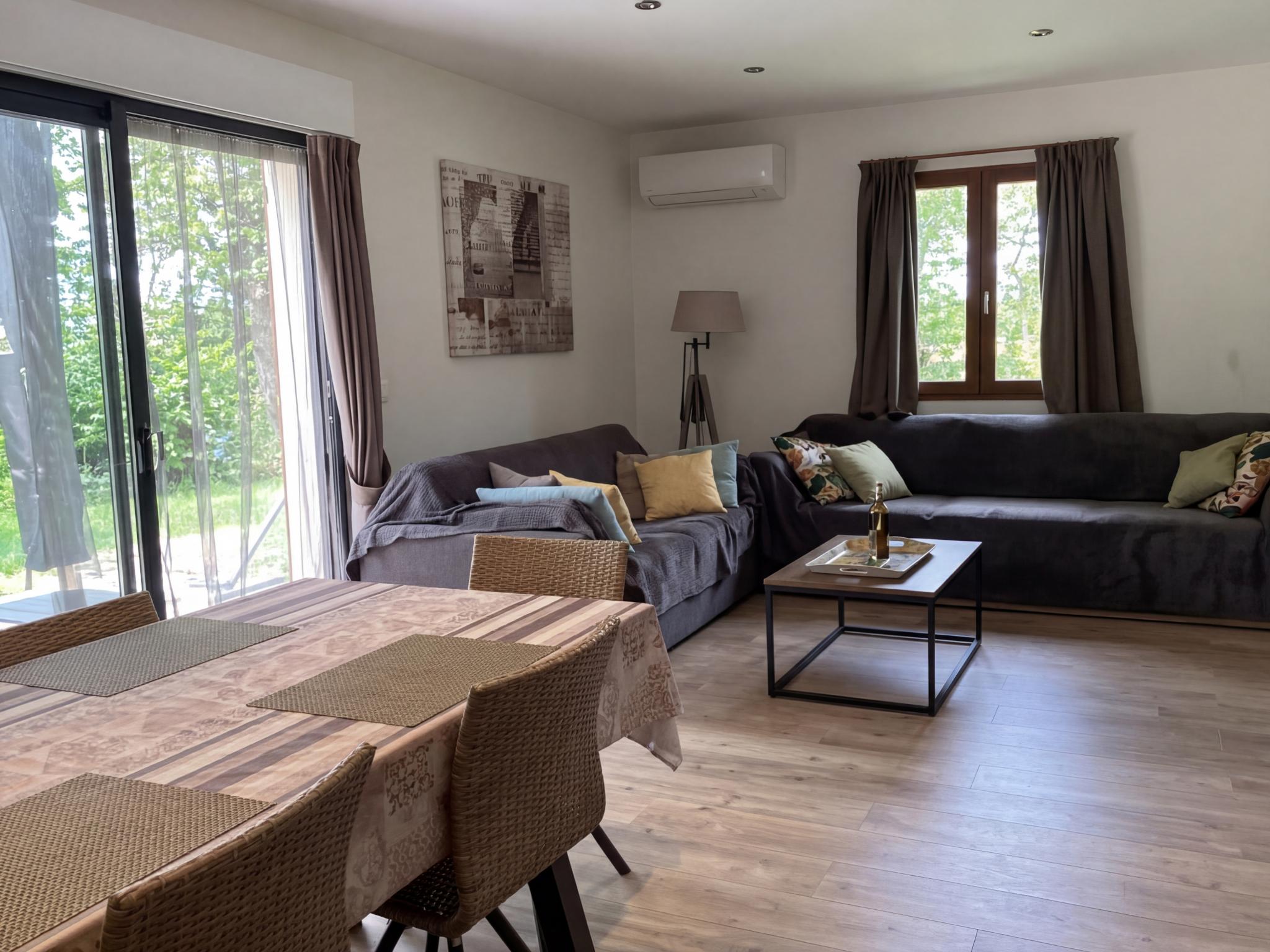 Bedroom with comfortable beds at Lac Bleu nr 18 in Lacapelle Marival