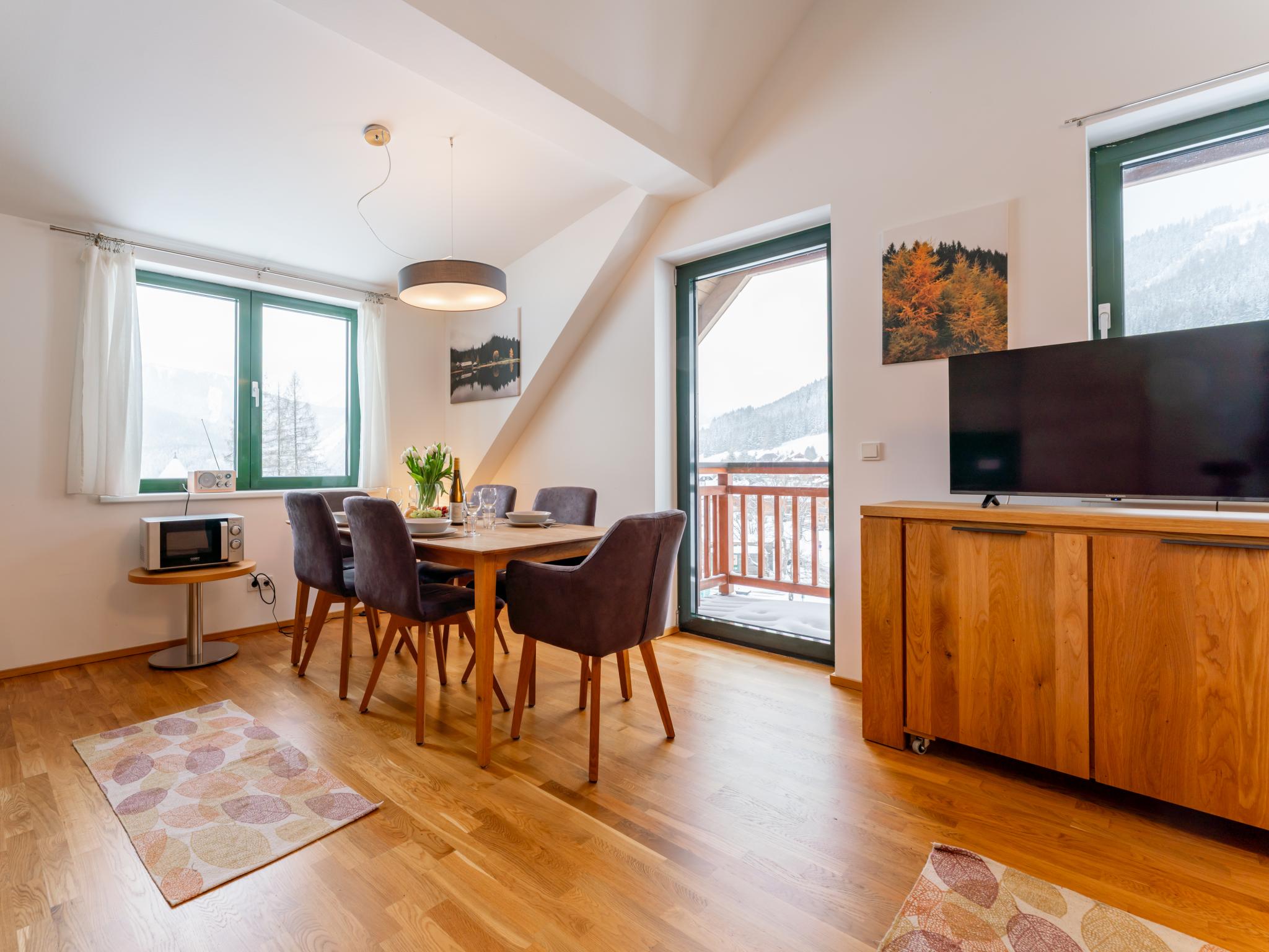 Bedroom with comfortable beds at Passhöhe in Hohentauern