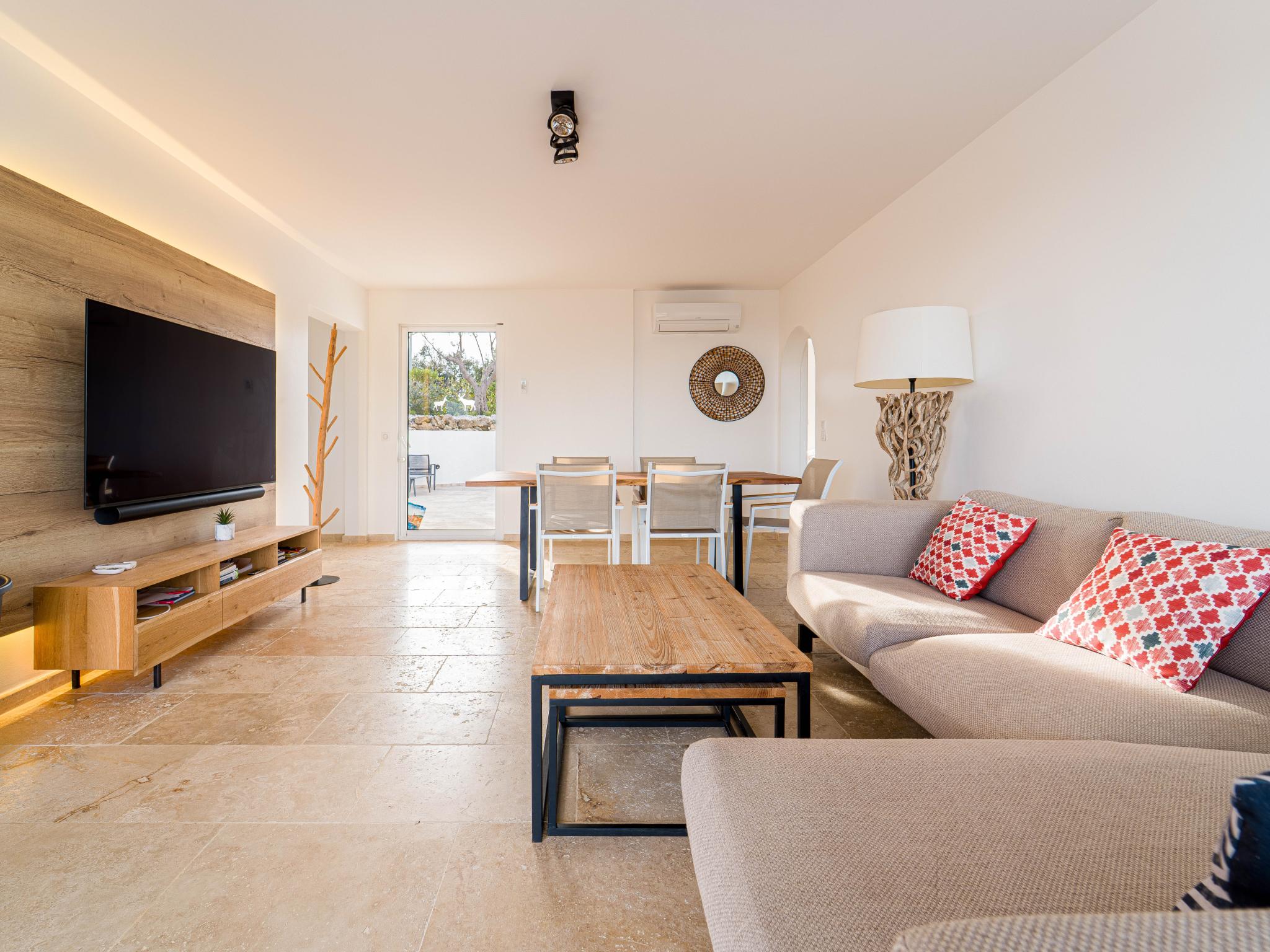 Swimming pool area at Sara in Les Issambres