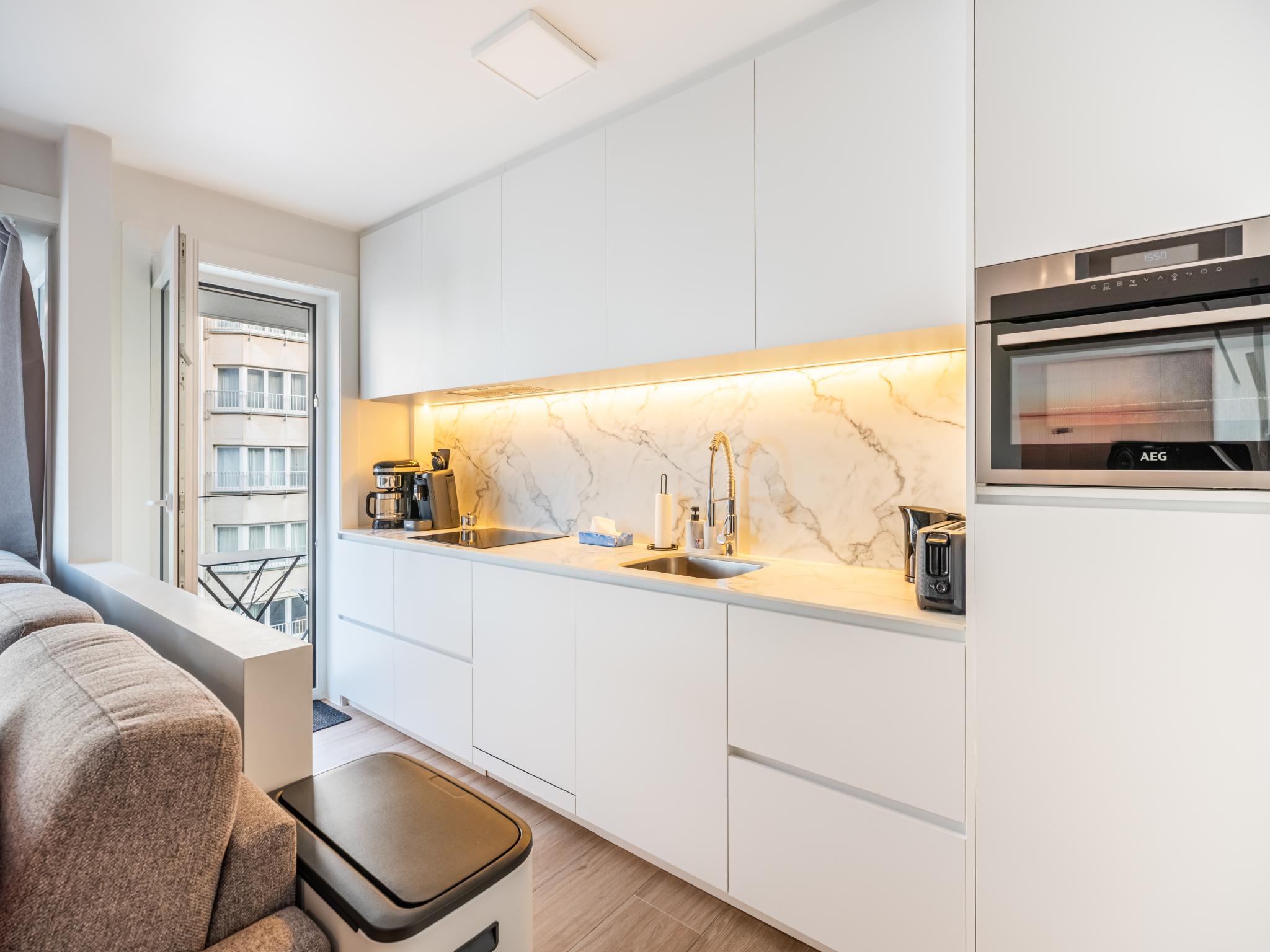 Bedroom with comfortable beds at Apollo tweede in Koksijde