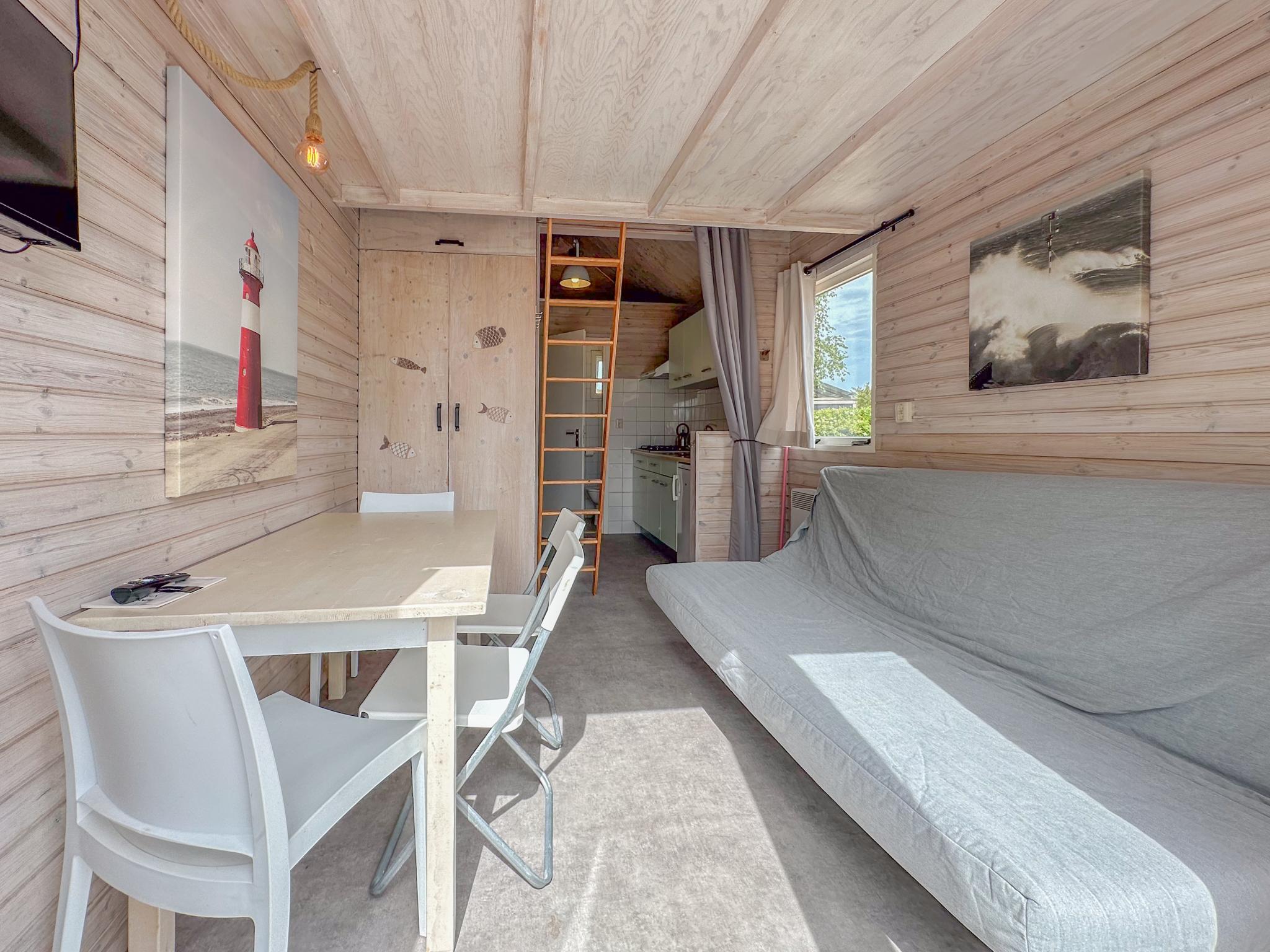 Bedroom with comfortable beds at Yellow Bird in Ellemeet