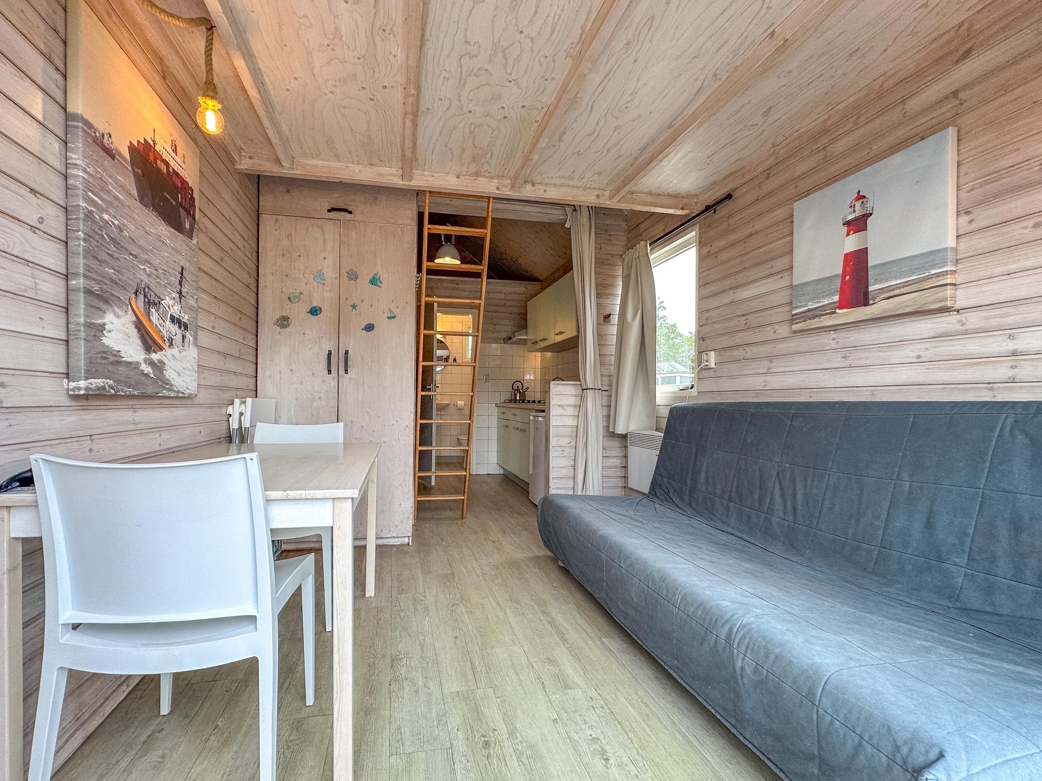 Bedroom with comfortable beds at Seaside Blue in Ellemeet