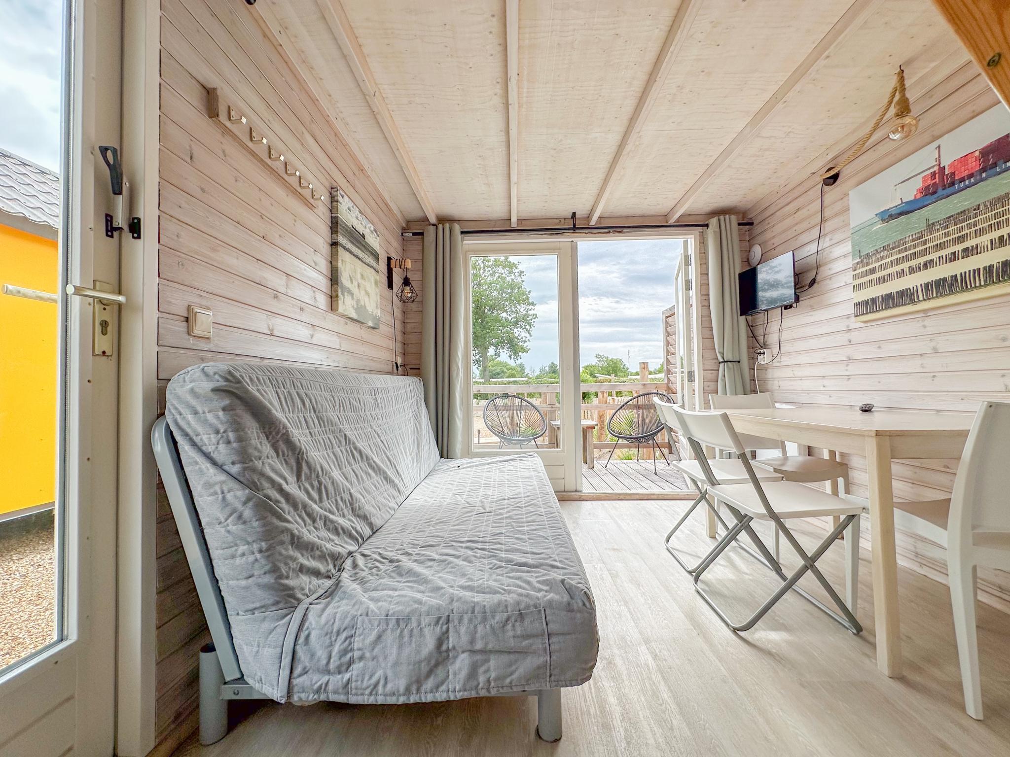 Bedroom with comfortable beds at Lighthouse in Ellemeet