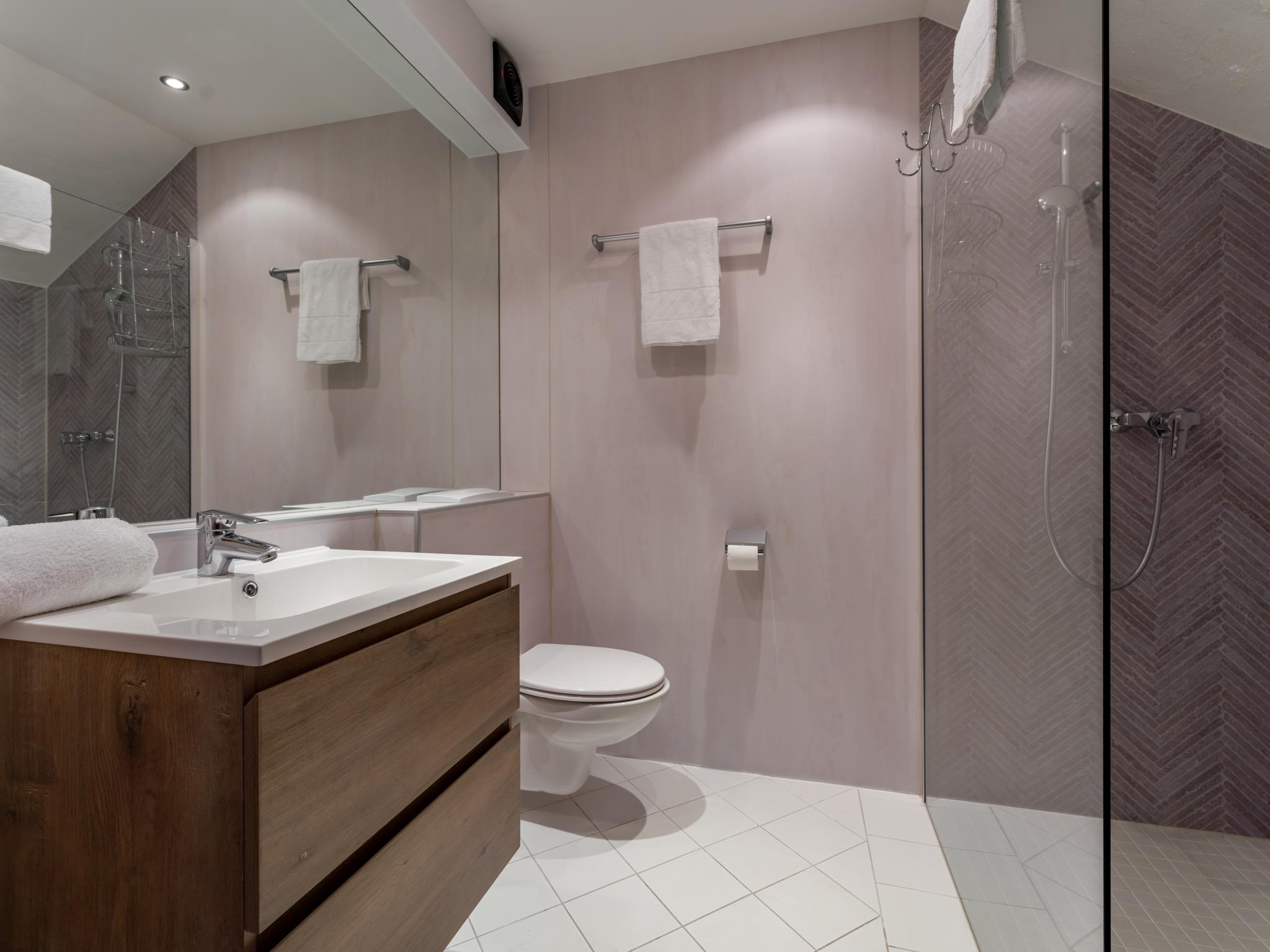 Bathroom facilities at Chalet Sanna Hinterlengau in Saalbach-Hinterglemm