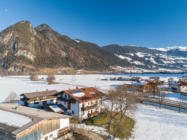 Außenseite Ferienhaus [Winter]