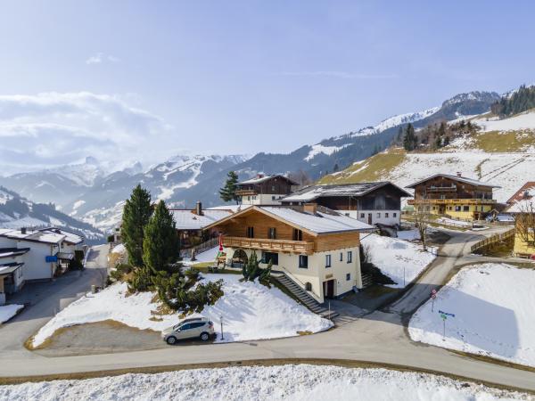 Außenseite Ferienhaus [Winter]