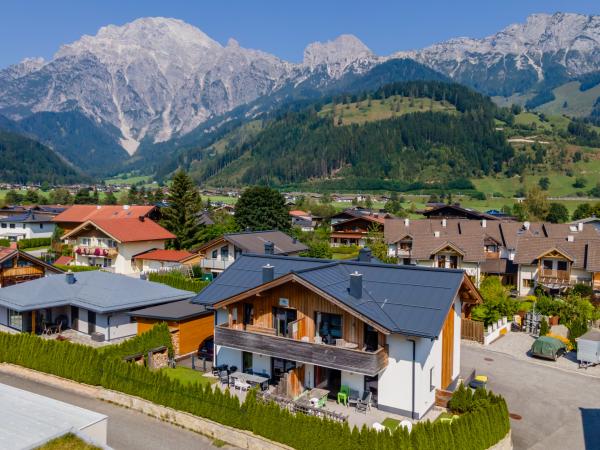 Außenseite Ferienhaus [Sommer]