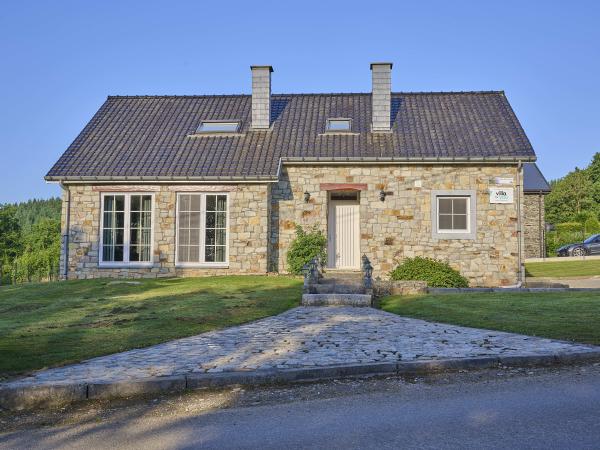 Außenseite Ferienhaus [Sommer]