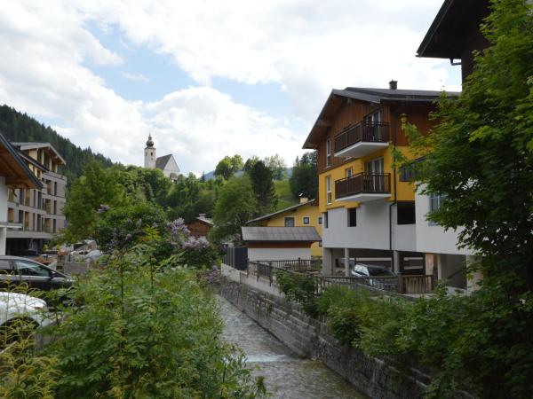 Außenseite Ferienhaus [Sommer]