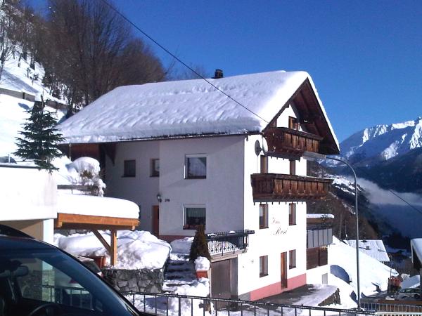 Außenseite Ferienhaus [Winter]