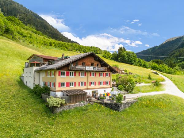 Außenseite Ferienhaus [Sommer]