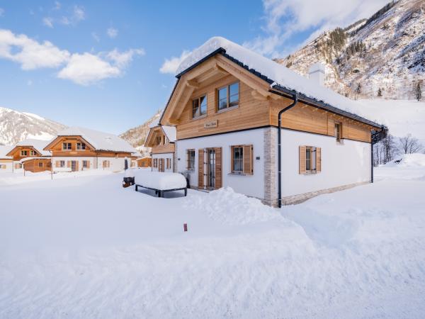 Holiday Home Exterior [winter]