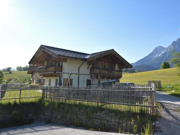 Außenseite Ferienhaus [Sommer]