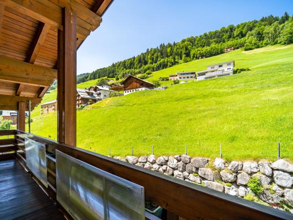 Vue de la maison de vacances [été]