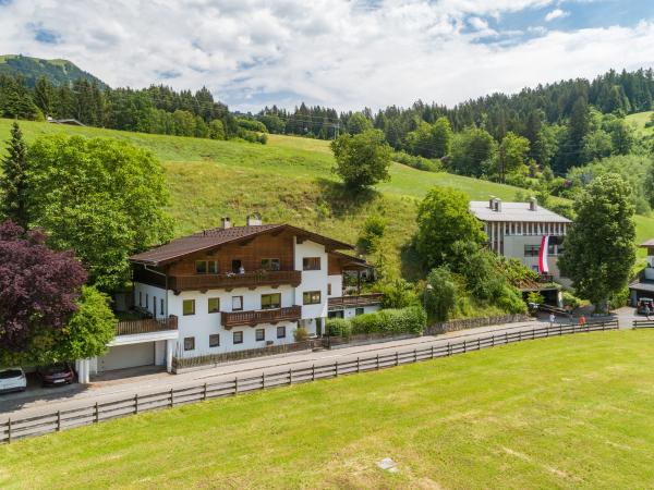 Außenseite Ferienhaus [Sommer]