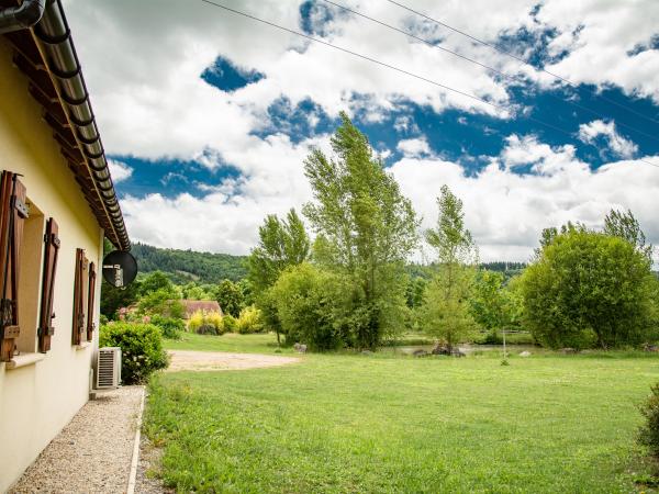 Außenseite Ferienhaus [Sommer]