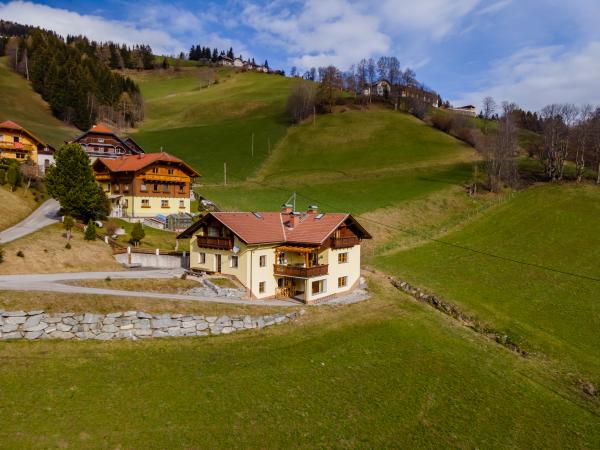 Außenseite Ferienhaus [Sommer]