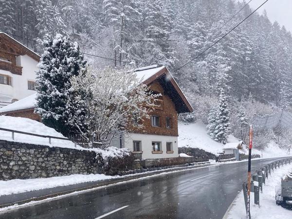 Außenseite Ferienhaus [Winter]