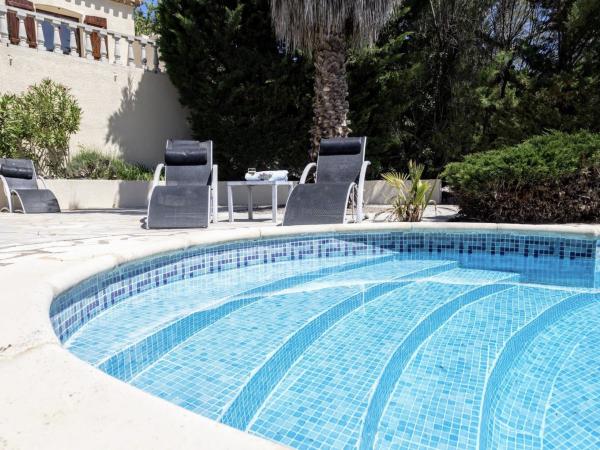 Holiday Home Swimming Pool