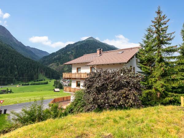 Außenseite Ferienhaus [Sommer]