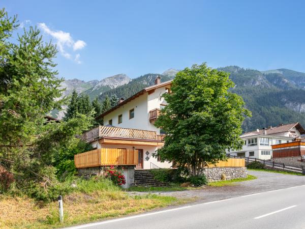 Außenseite Ferienhaus [Sommer]