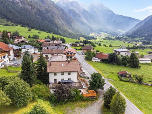 Außenseite Ferienhaus [Sommer]