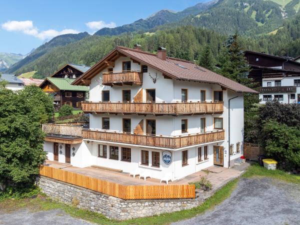 Außenseite Ferienhaus [Sommer]