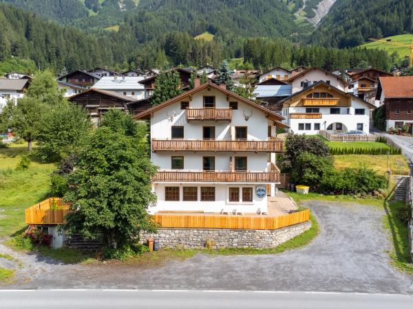 Außenseite Ferienhaus [Sommer]