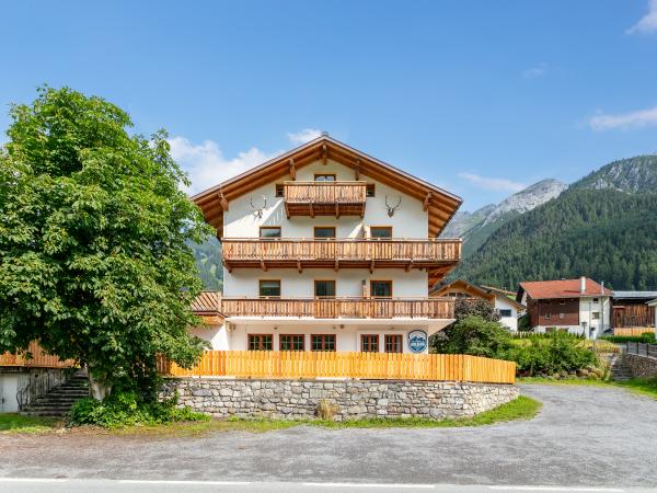 Außenseite Ferienhaus [Sommer]