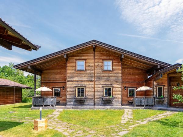 Außenseite Ferienhaus [Sommer]