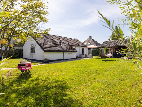Außenseite Ferienhaus [Sommer]
