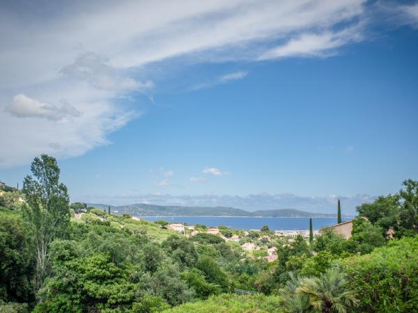 Vue de la maison de vacances [été]