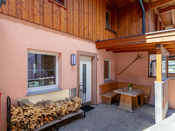 Außenseite Ferienhaus [Sommer]