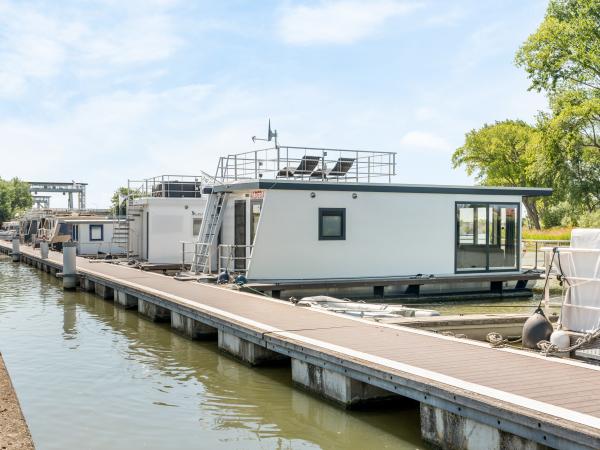 Außenseite Ferienhaus [Sommer]