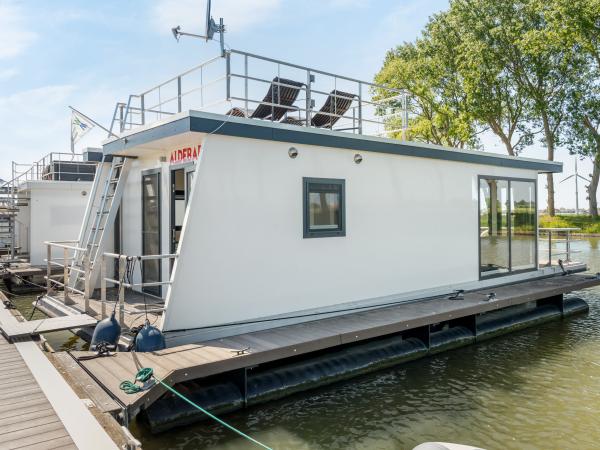 Außenseite Ferienhaus [Sommer]