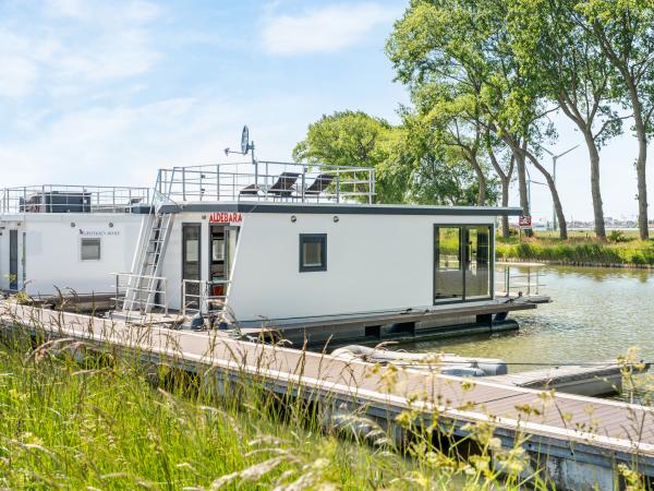 Außenseite Ferienhaus [Sommer]