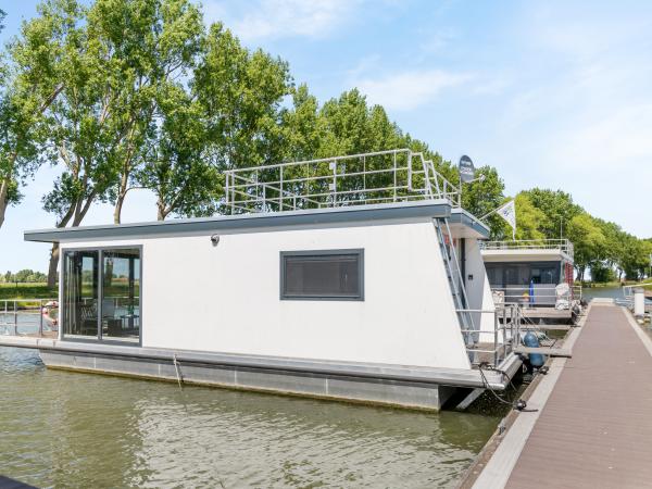 Außenseite Ferienhaus [Sommer]