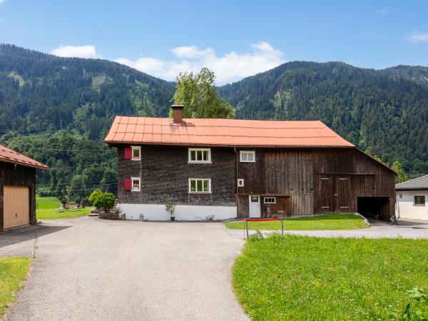 Immediate Surroundings [summer] (<1 km)