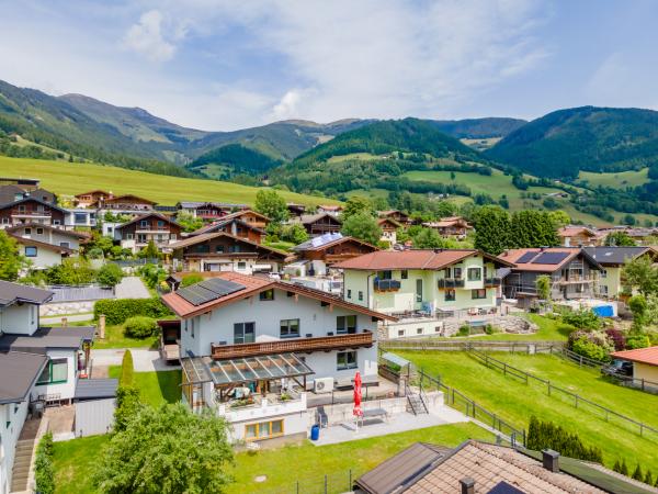 Außenseite Ferienhaus [Sommer]