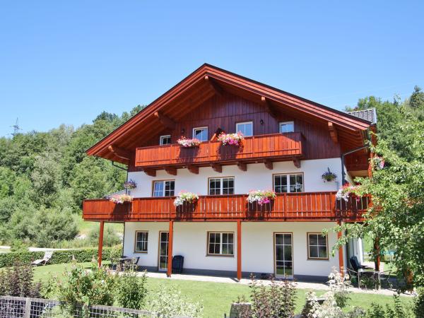 Außenseite Ferienhaus [Sommer]