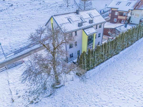 Außenseite Ferienhaus [Winter]